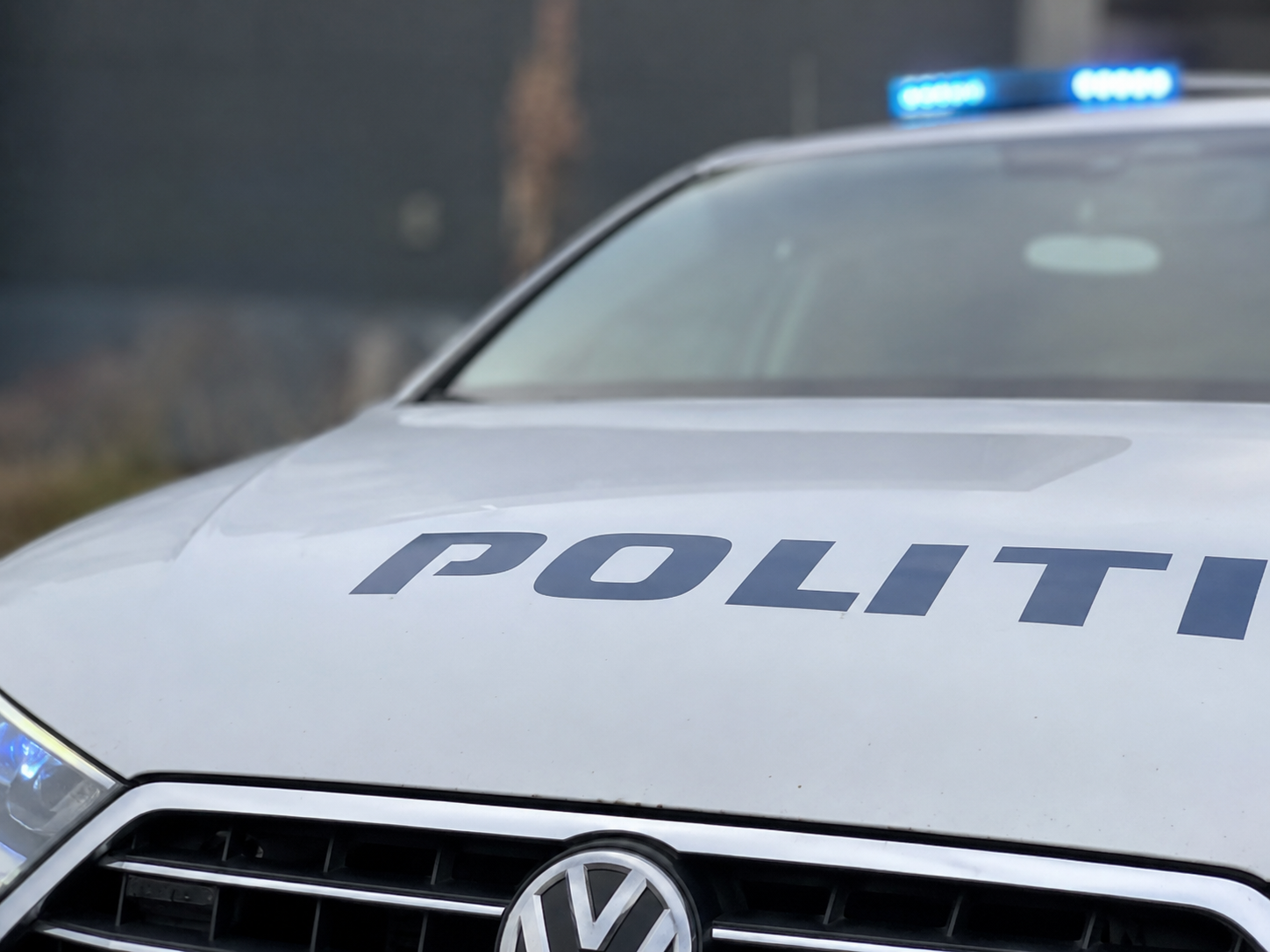 Slingrede ind under lastbil på motorvejen – testede positiv for narko
