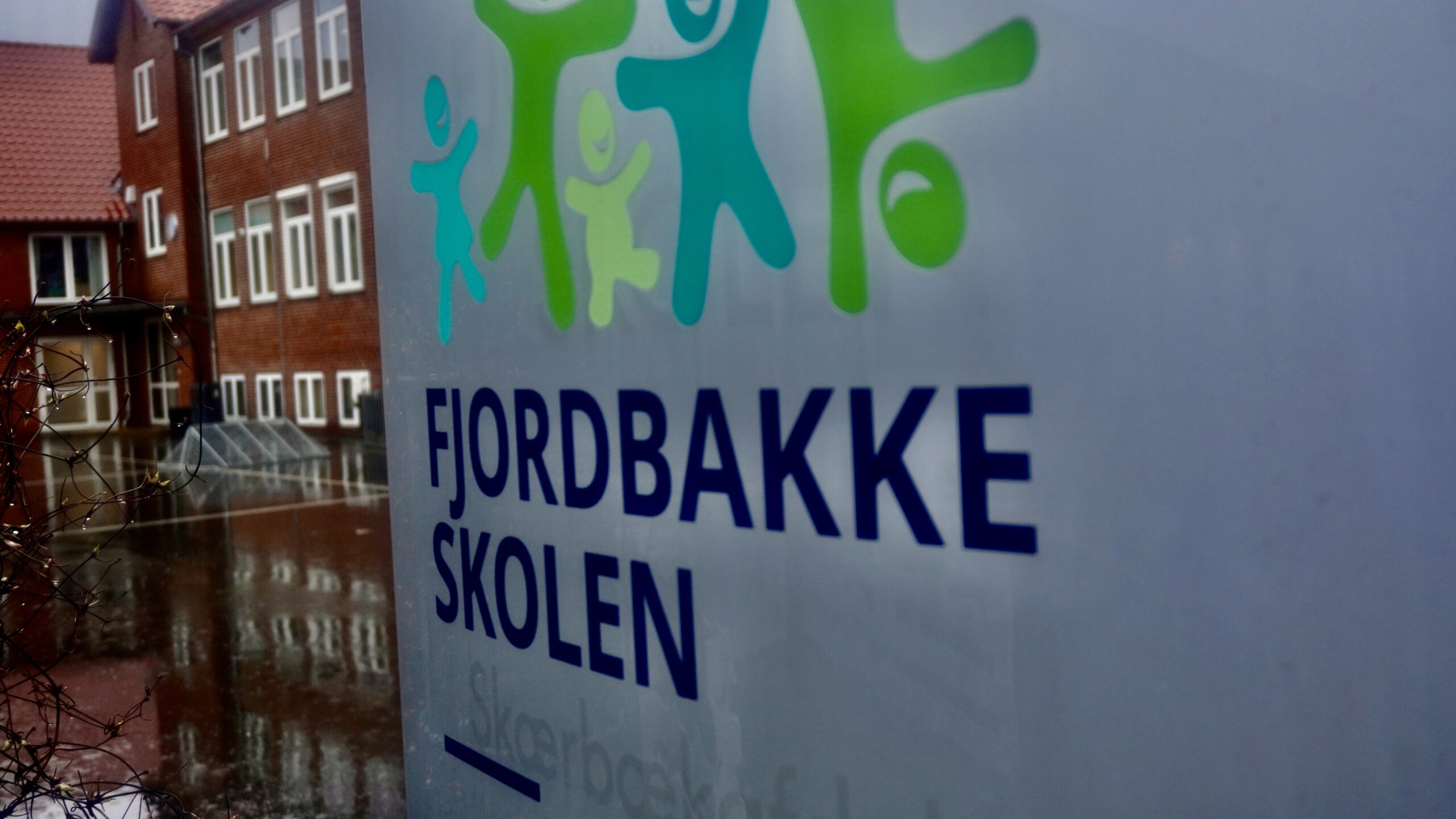 16 døre sparket op