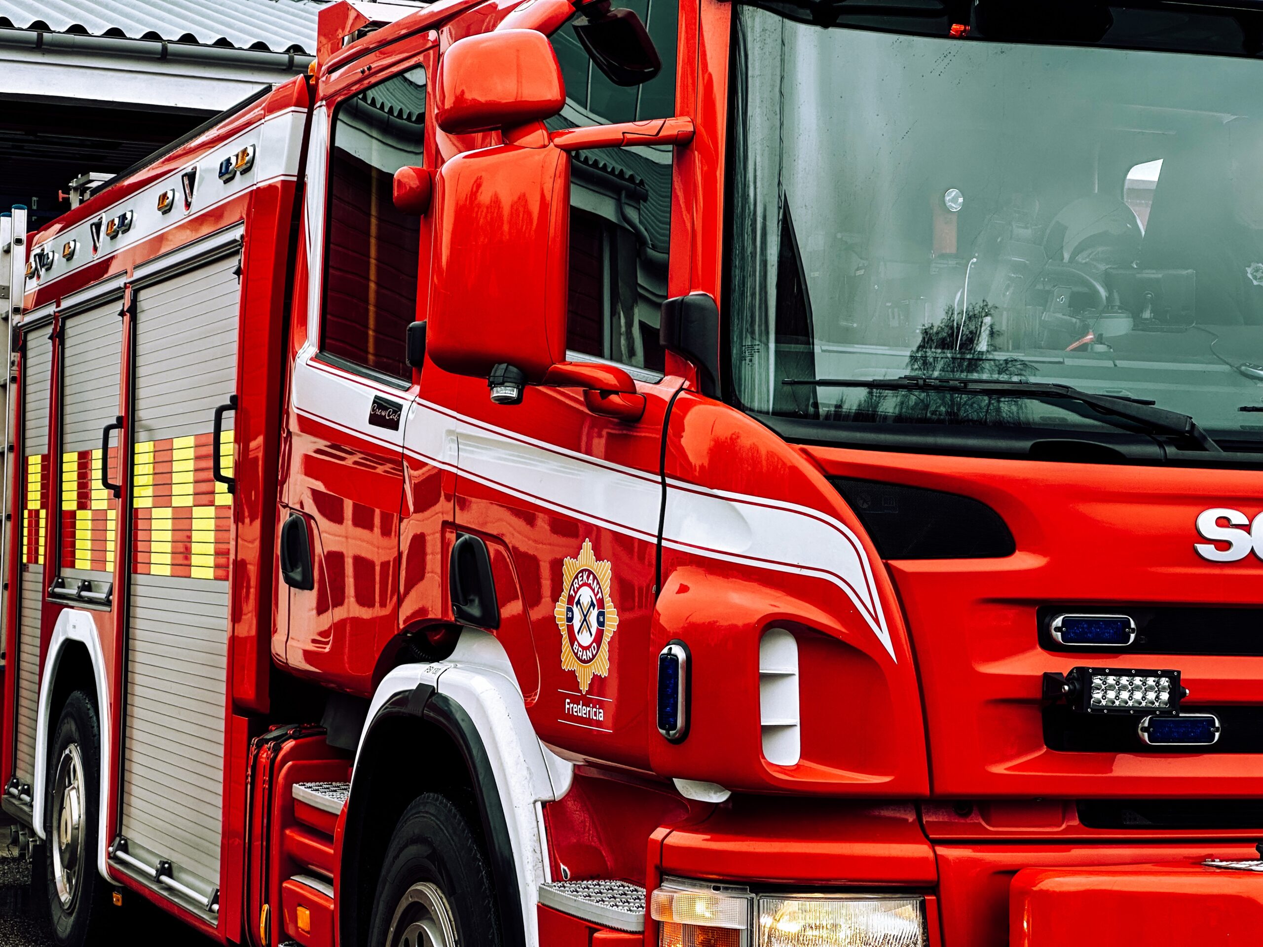 Brand i garage: Ild opstod i børneautostol