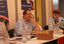 Borgmester fuldstændig upåvirket af vrede borgeres argumenter: »Balancen er væk!«