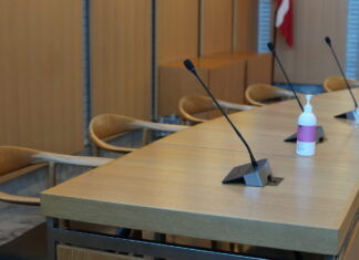 Kommunens medieforbrug: Basisaftaler droppes, byrådsmøder konkurrenceudsættes