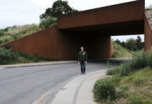 Kommunen bekræfter: Broerne kunne ikke samles korrekt – entreprenøren hæfter for forsinkelsen