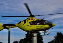 Person fløjet til hospitalet efter knivstikkeri