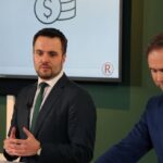 Erhvervsminister Simon Kollerup til pressemøde om corona-hjælpepakke.