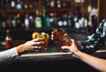 Flere end fire ud af 10 voksne har oplevet drikkepres