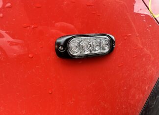 Bil brænder på Fynske Motorvej ved Lillebæltsbroen