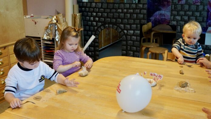 Herslev Børnehave bager for Børnetelefonen 21.10.24