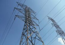 Godt og skidt for elkunder: Nettariffen falder – abonnementet stiger