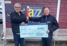 Fynske Bank sender 25.000 kroner til jazzfestivalen mens festteltet rejser sig på Gl. Havn