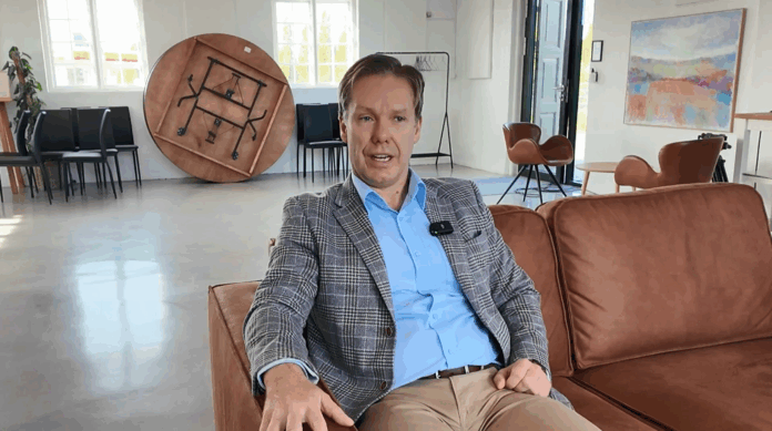 Billede af Ulrik Soll under Tv-interview d. 7. maj 2025