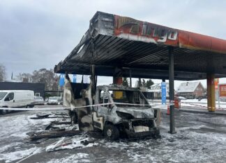 Varevogn brød i brand ved tankanlæg i Fredericia