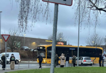 Personbil ramte bybus i kryds i Fredericia