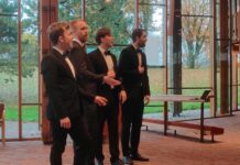 En vellykket aften i Hanerup Kirke – klassisk dansk og barbershop i skøn forening