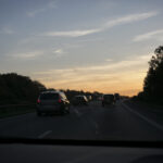 Det er ikke alle bilister, der husker at tænde lyset i mørket (foto- Rådet for Sikker Trafik).