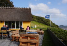 Sparekassen Danmark donerede 29.000 kroner til Café Strandparken og musikerne