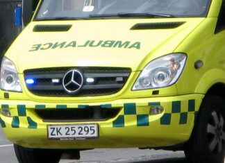 Alvorligt færdselsuheld spærrer vej – redning arbejder på stedet