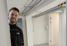 Låge 20 i SOSU-skolens julekalender: Mathias vil have flere mænd ind i SOSU-faget