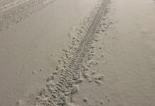 Uheld spærrer spor ved Fredericia – bilister sidder fast i kø