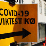 Covid -19 Kviktest kø skilte