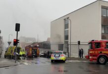 Brand i lejlighedsbygning i Fredericia: Én person båret ud