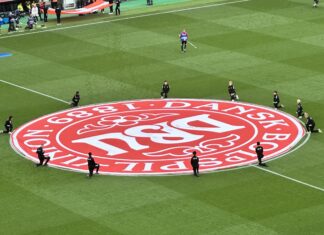 Gyldne minutter sender Danmark i afgørende kamp om VM-billet