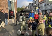 Fra drømmen om et kunstmuseum til en legesyg skulptur – Fredericia får ny bamse i bybilledet