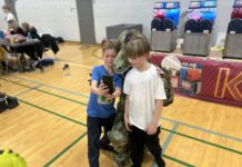 Over 500 gæster fyldte Elbohallen med hop og grin