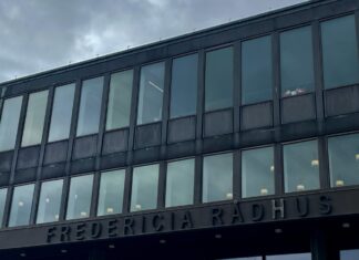 Byråd sætter foden ned: Postlister forbliver åbne