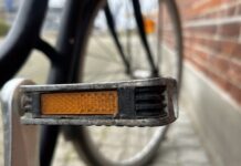 Cyklede med lommelygte i hånden: Så fik han politiets fulde opmærksomhed