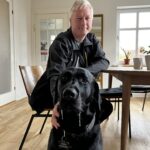 Andy Christensen med sin hund, Odin. Foto: AVISEN