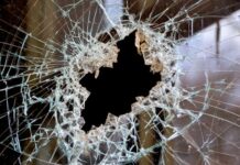 Bil snurrede rundt efter sammenstød med lastbil i Kolding – tredje bil ramt i uheldet