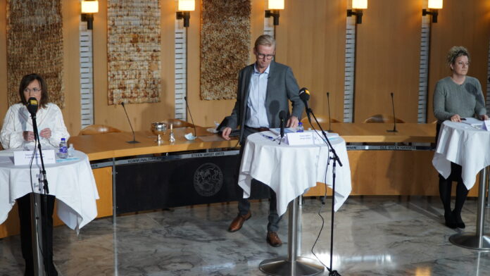 Camilla Nowak Kirkedal, Steen Wrist, Susanne Eilersen på pressemøde 12. marts 2021