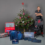 Kasper Hvidt og Astralis bidrager til Ungdommens Røde Kors’ årlige juletræsauktion og har pyntet årets (e-)sportstræ, FOTO- Rasmus Sigvaldi