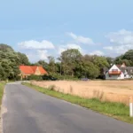 Landdistrikternes Fællesråd og Finans Danmark lancerer et fælles energiudspil, der med 13 forslag baner vejen til grønnere boliger i landdistrikterne.