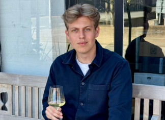 18-årige Oliver vil samle unge om en flaske vin