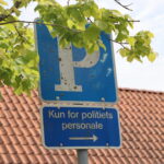 Parkeringskilt for politi personale