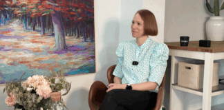 Pernelle Jensen under Tv-interview om Almen Praksis og Fysioterapi i Region Syd og Fredericia