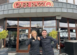 Café Razz lever af sommeren ved Lillebælt: »Huset er simpelthen fyldt«