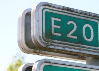 Færdselsuheld på E20: Ét spor åbent og kø i nordlig retning