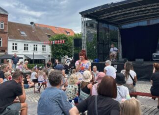 Børnene sang, klappede og drømte om is, da Katrine Bille kom til Fredericia